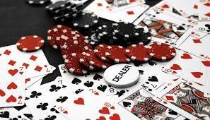 Studio live dealer Microgaming baywin88 dengan kamera multi-sudut dan dealer profesional
